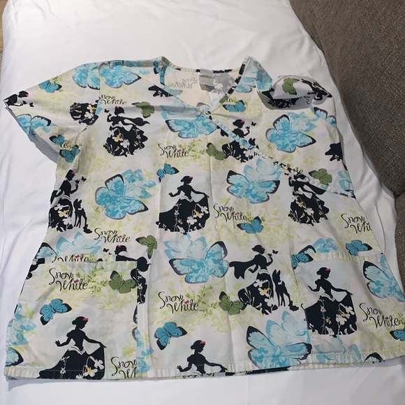 Gently Loved Disney Snow White Scrub Top XL No Longer Sold in Stores - Picture 5 of 7